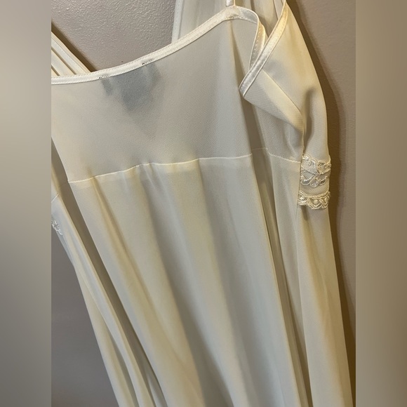 NWOT Jones New York, Ivory nightgown. - Picture 6 of 7